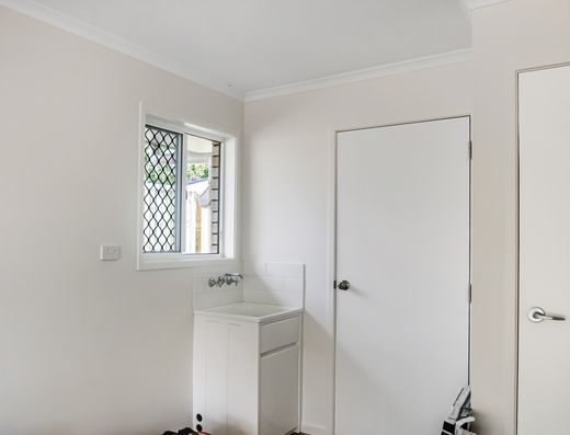 Refurbished Gem in Old Tewantin image 11