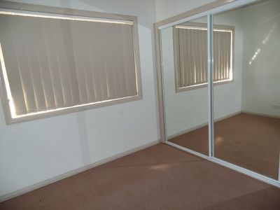 85A Falcon Circuit, Green Valley