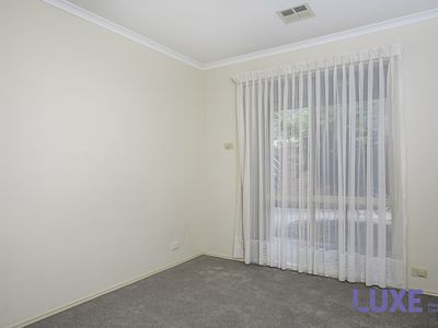 1 / 2 Merri Place, Conder