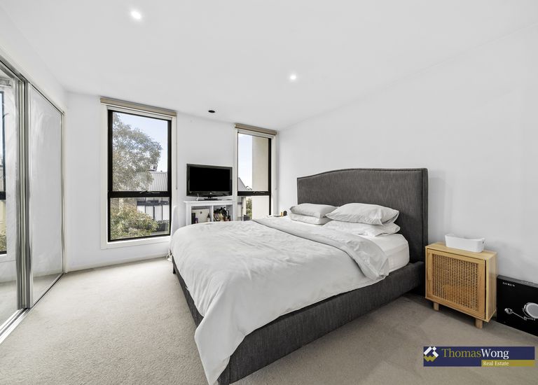76 Central Park Walk, Cheltenham