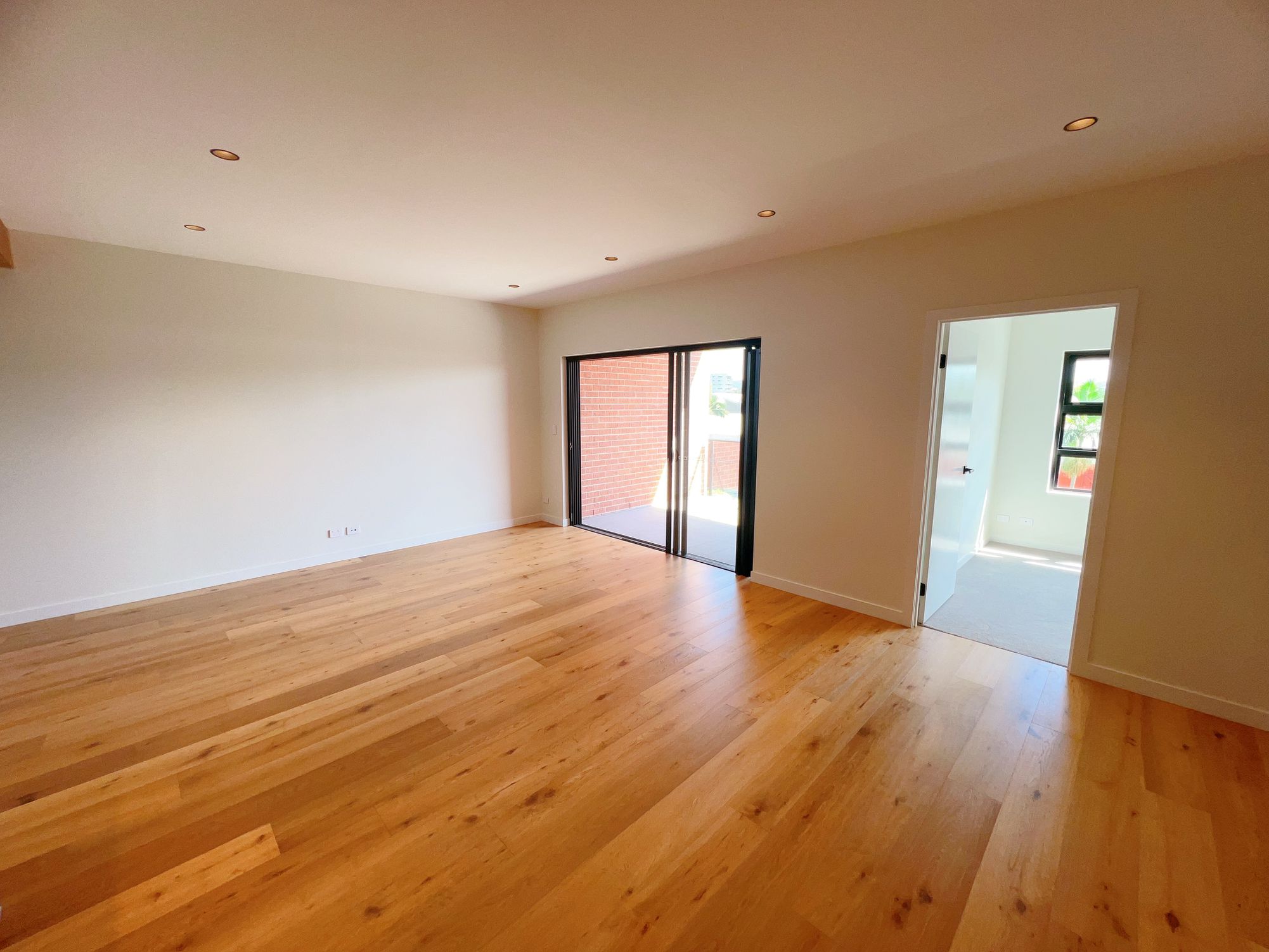 202 / 25 Bank Street, West End