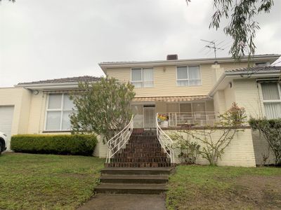 124 Huntingdale Road, Mount Waverley