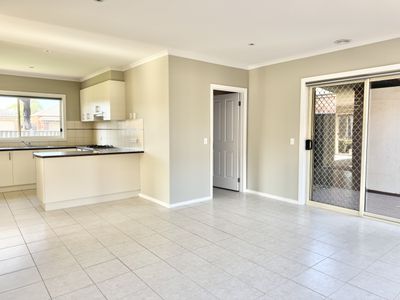 20 Bow Crescent, Manor Lakes