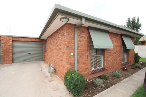 2 / 2 Rosanna Court, Wodonga