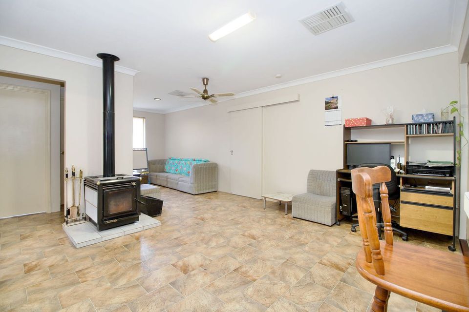 8 Maitland Cl, Cooloongup