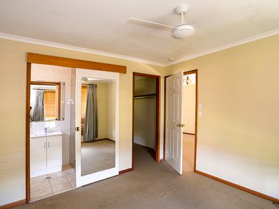 9 ROYAL DRIVE, Kawungan
