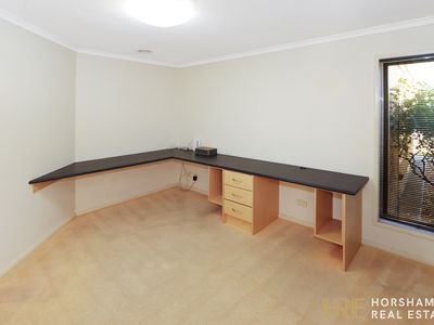 16 Burnett Street, Horsham