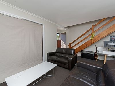 7 / 2 Heather Street, Logan Central