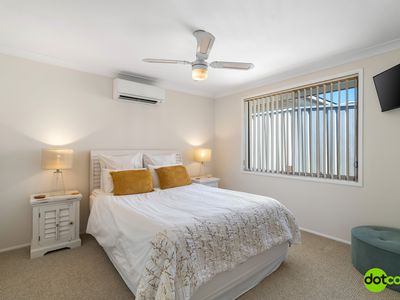 2 Hawker Close, Hamlyn Terrace