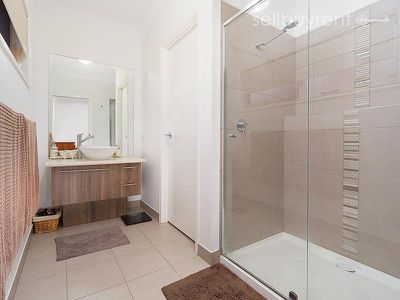 8 GILLMAN TERRACE (OFF BREWER DR), Wodonga