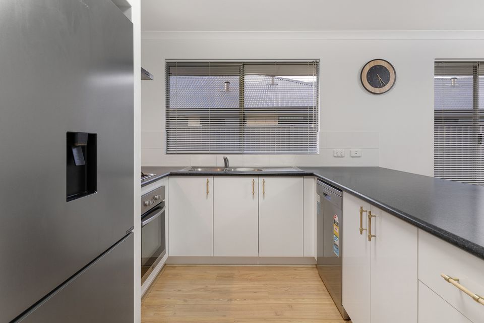 11 AUBURN WAY, Baldivis