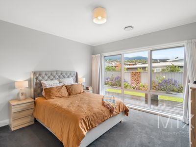 11 Dowding Crescent, New Town