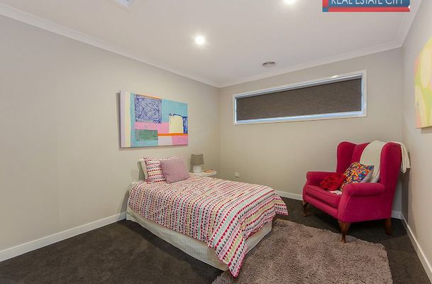 44 Perugia Avenue, Greenvale