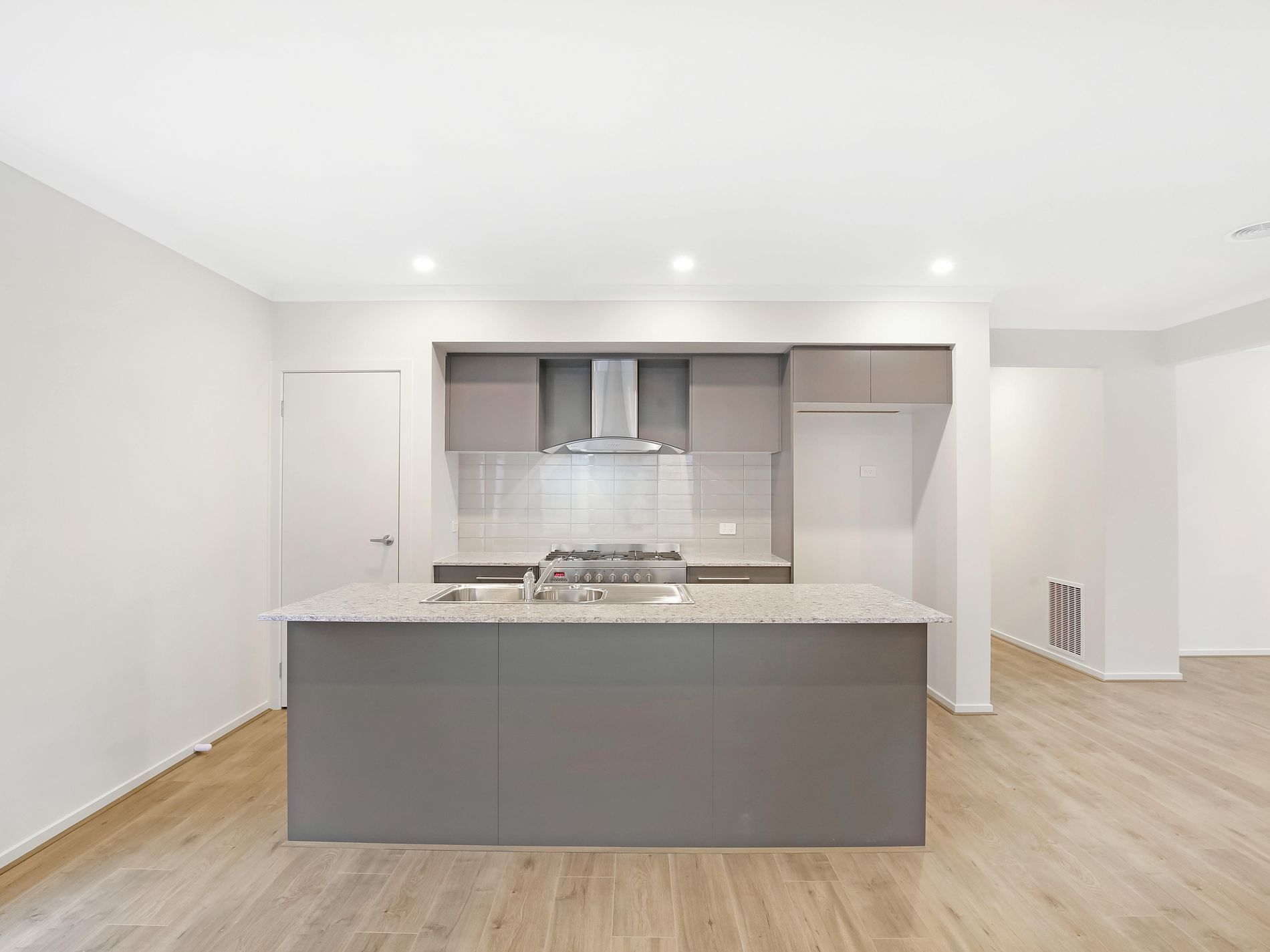 18 Marriott Blvd, Weir Views