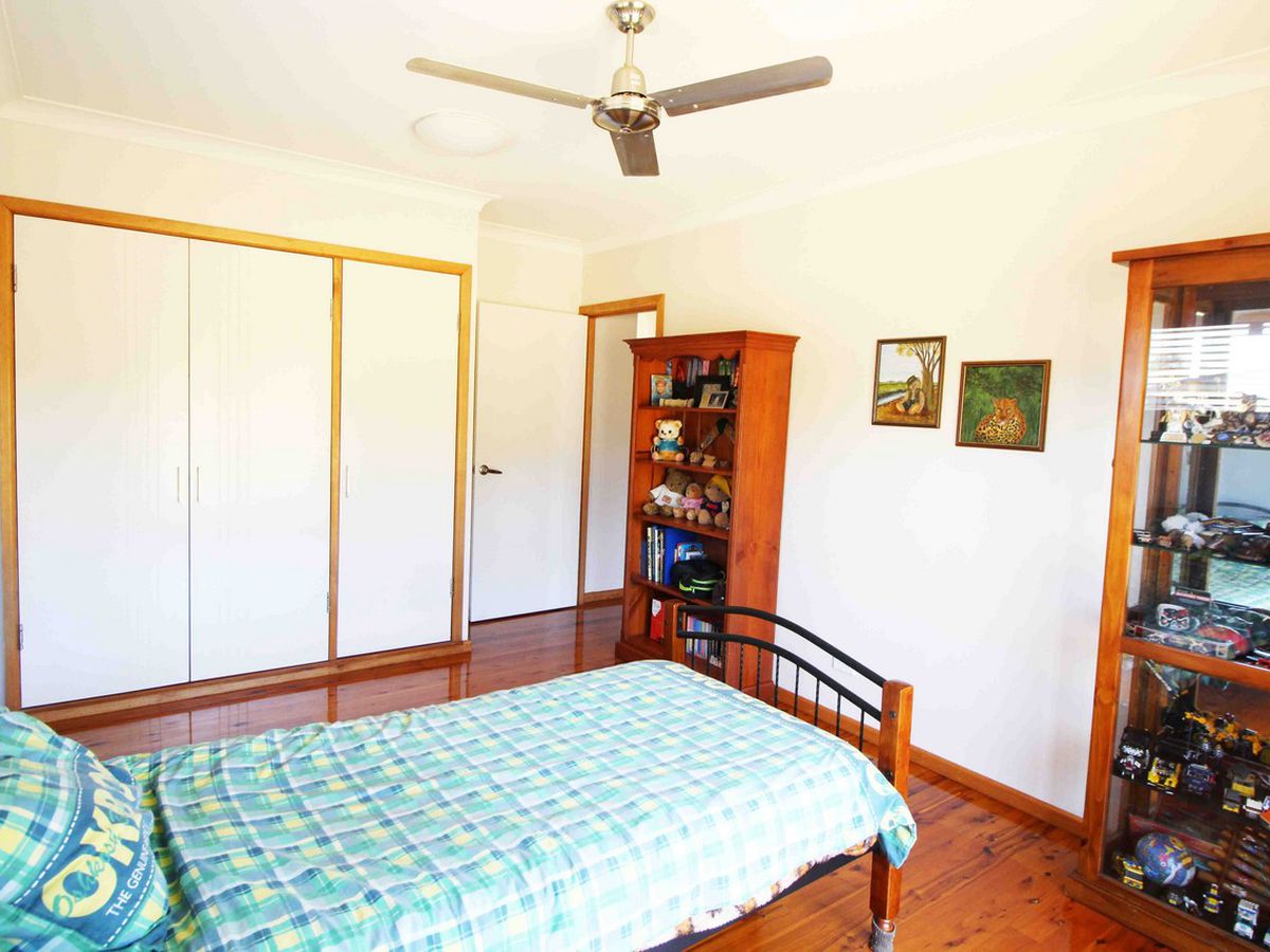 12 JULIE CLOSE, Peeramon