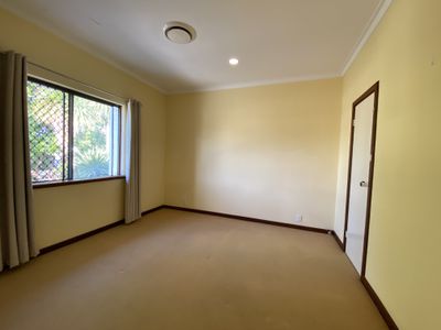 2 / 9 Lockhart Street, Como