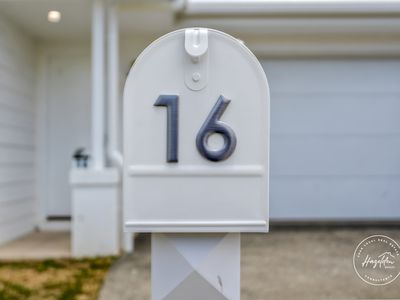 16 Aurora Crescent, Glass House Mountains