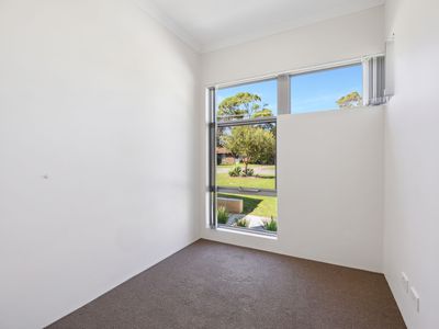 12A Loris Way, Kardinya