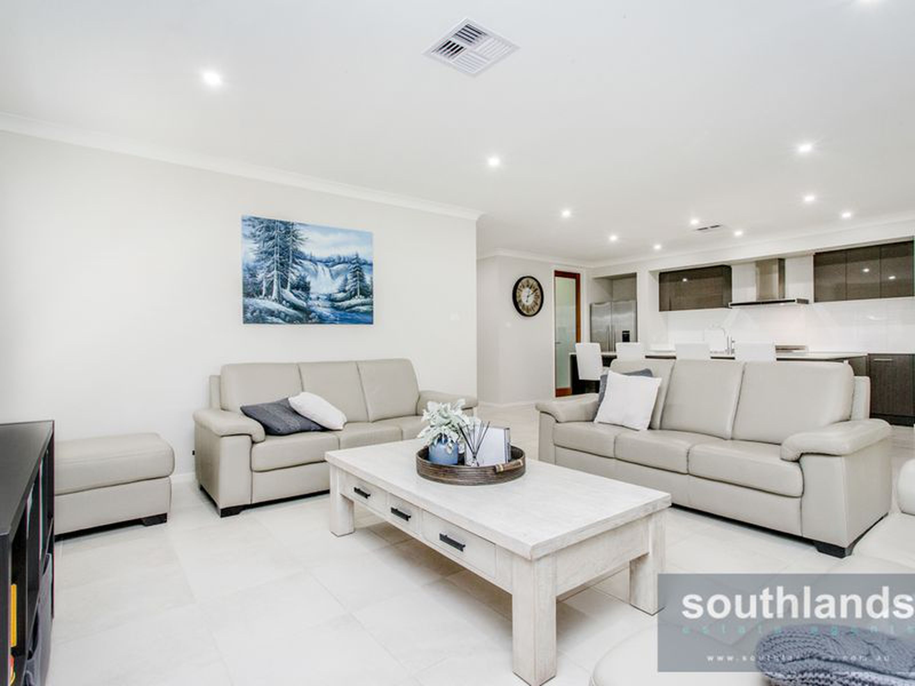 17 Equestrian Circuit, CLAREMONT MEADOWS