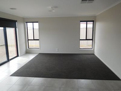 01 / 40 Vine Avenue, Horsham