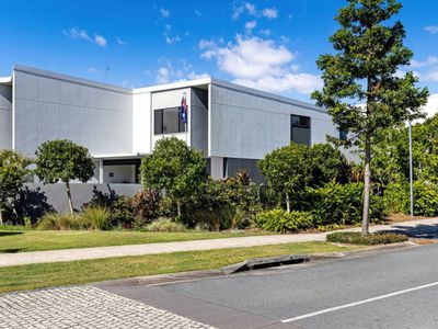 7 Marina Court, Hope Island