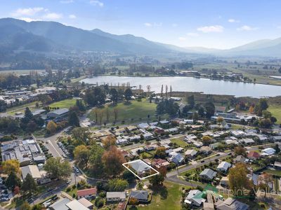 1 Kiewa Crescent, Mount Beauty