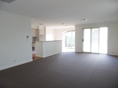 104 Governors Way, Macquarie Links