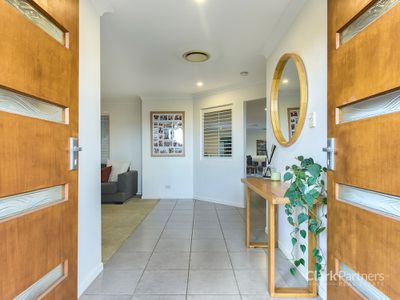 5 Curlew Court, Warner