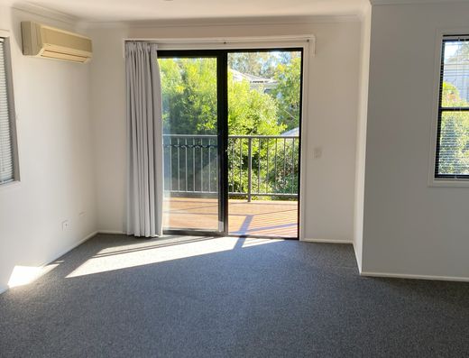 Noosa Lakes 1 Bedroom Upstairs Apartment image 4