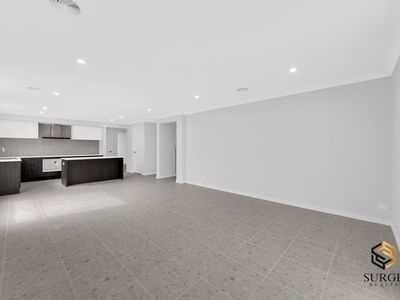 13 Pickering Crescent, Lara