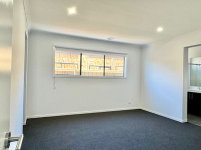 8 Interlaken Avenue, Manor Lakes