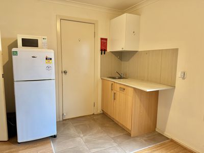 2 / 8 Florence Avenue, Clayton