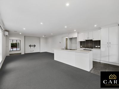 34 Manchester Boulevard, Officer