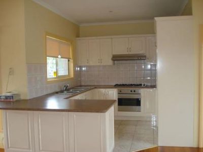 2 / 8 Colonel Street, Clayton