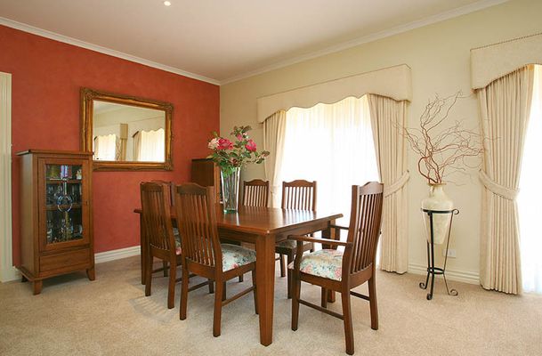 9 The Ridge, Oaklands Junction