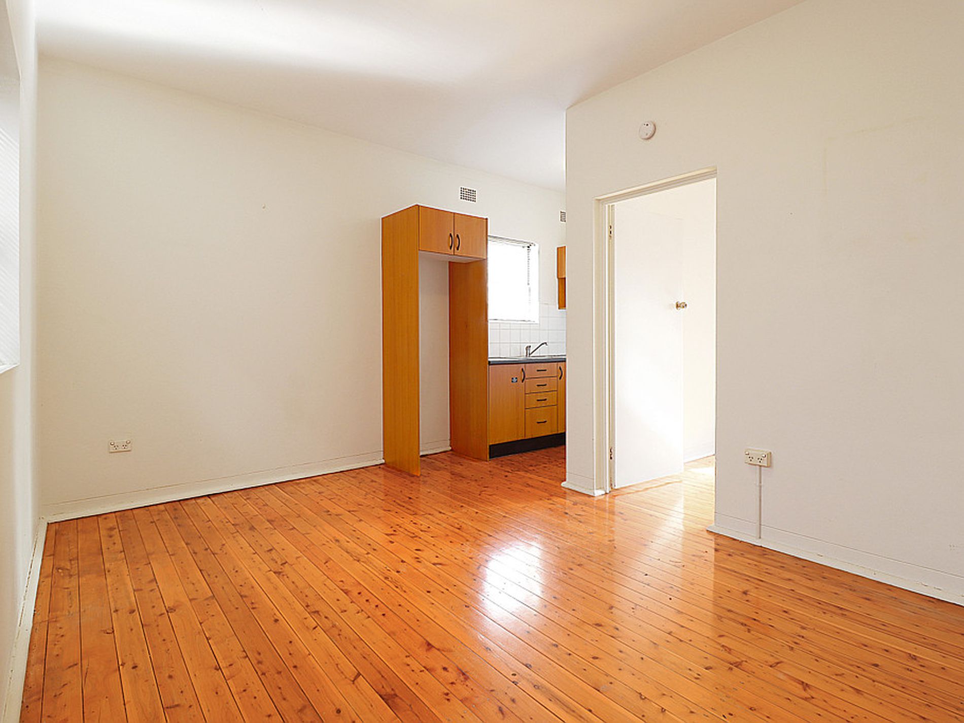 4 / 11 Derby Street, Kogarah