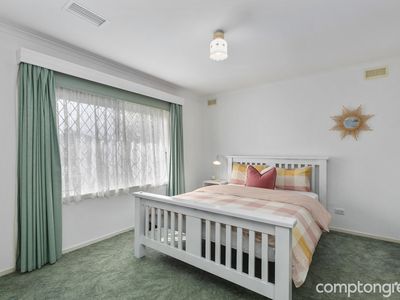 17 Rebecca Crescent, Altona Meadows