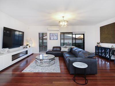11 Cobblestone Drive, Attwood