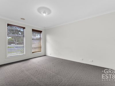 5 Parnum Place, Lynbrook