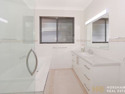 15 Fisher Square, Horsham