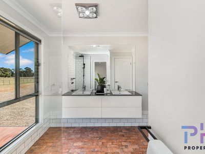 8 Montgomery Lane, Lockwood