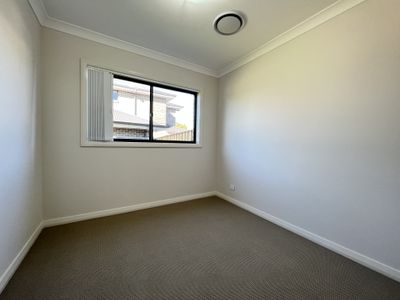 8 Potts Street, Oran Park