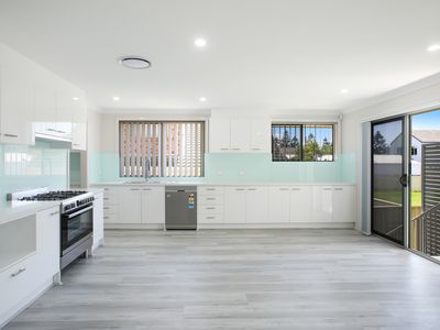2 / 68 Pur Pur Avenue, Lake Illawarra
