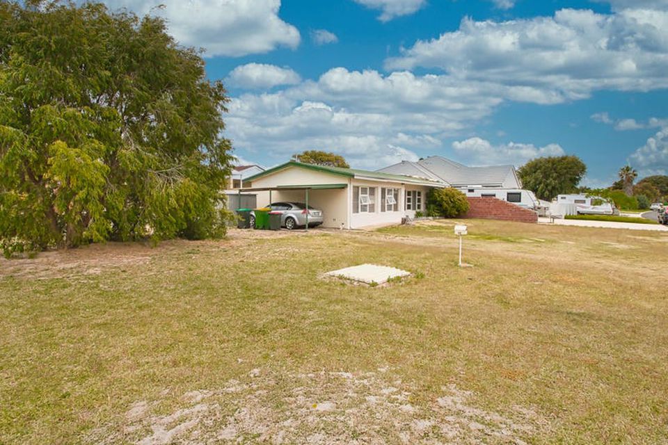 18 Liverpool Street , Shoalwater