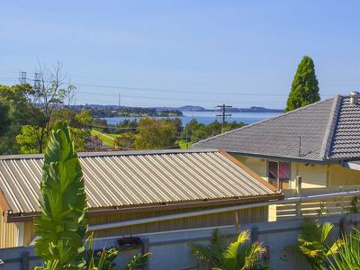 8 Wybalena Avenue, Koonawarra