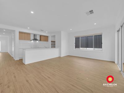5 Dundee Street, Evanston