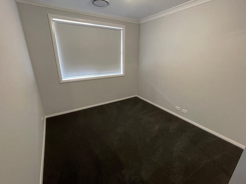 33 Crest Road, Gledswood Hills