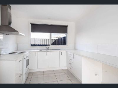 1 / 12 Market Road, Werribee