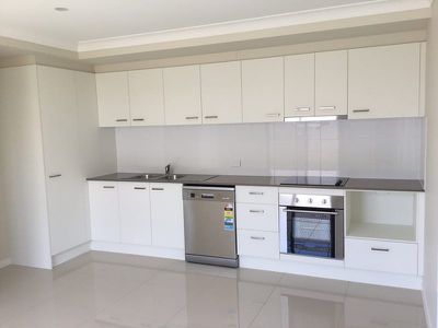 2 / 5 Corack Ave, Cambooya