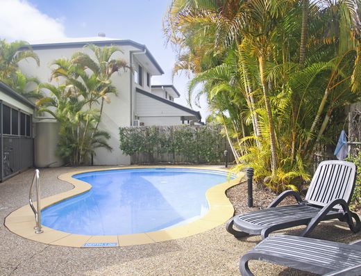 Tewantin Townhouse Close to All Amenities image 14